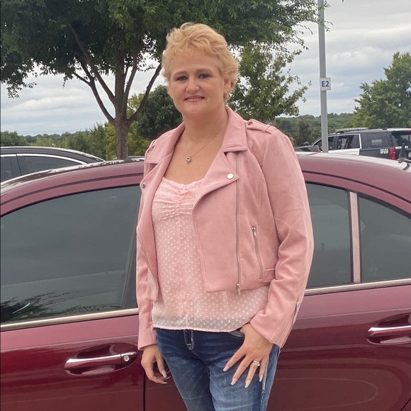 Meet your Posher, Esther - Picture 1 of 5